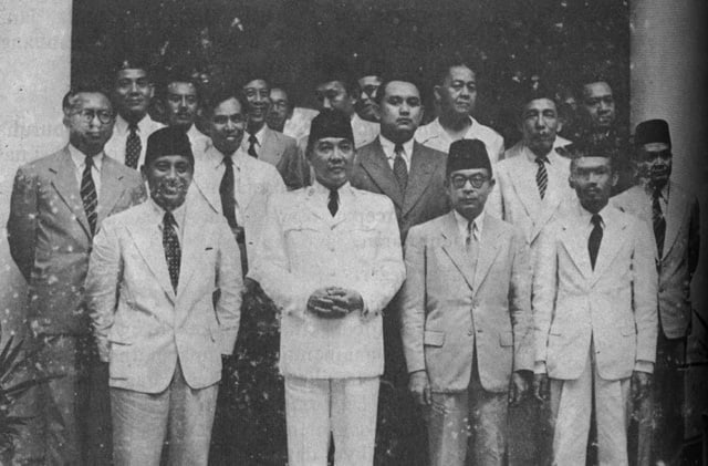 Foto bersama anggota Kabinet Wilopo